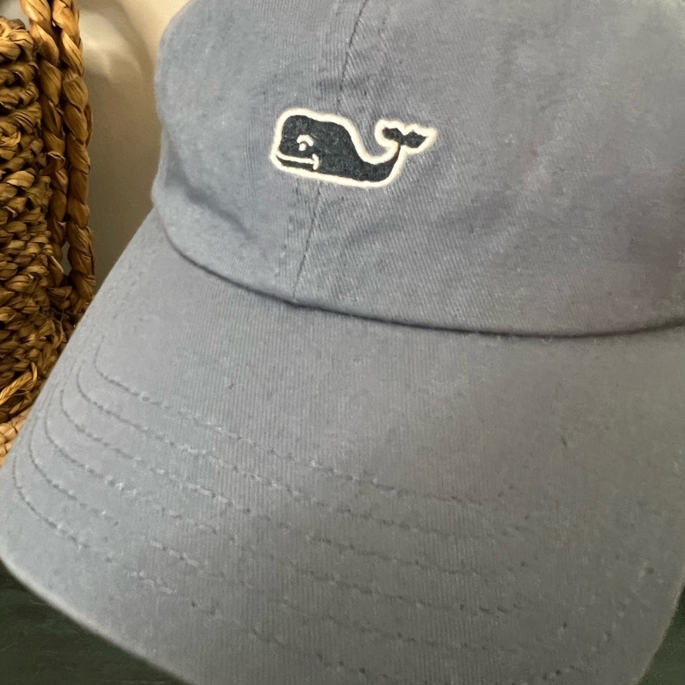 Vineyard Vines, Blue Logo whale - Picture 2 of 4